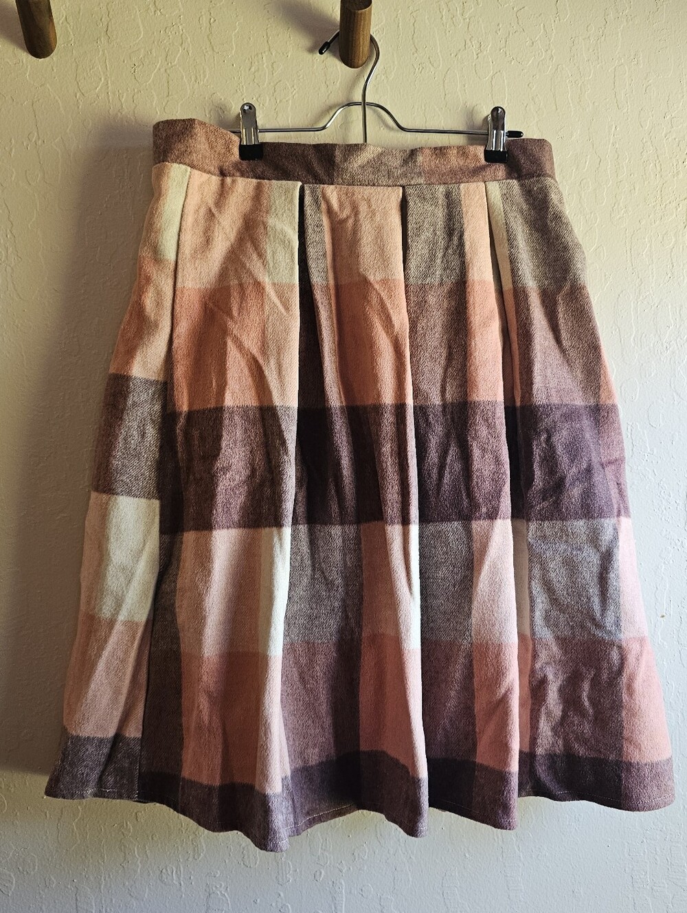 Women’s Plaid Pleated Midi Skirt - Peach & Brown